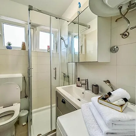 Galib 2 - Newly Renovated And Location Near The Sea And Center