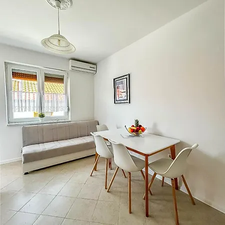 Galib 2 - Newly Renovated And Location Near The Sea And Center