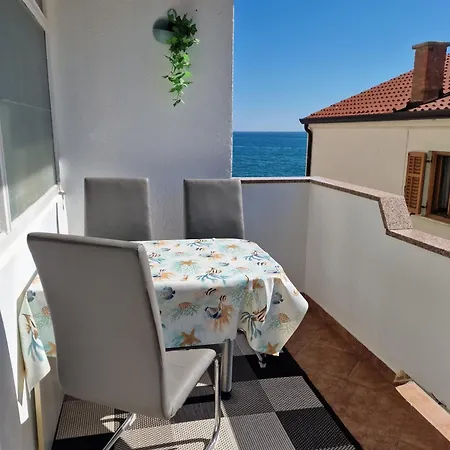 Galib 2 - Newly Renovated And Location Near The Sea And Center Apartment